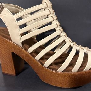 Cliffs by WHITE MOUNTAIN size 7.5 worn once